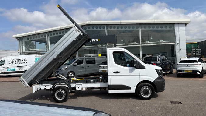 Renault Master Mwb Diesel Fwd ML35dCi 150 Advance Low Roof Aluminium Tipper - Image 35